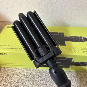 Amika Black Deep Waver